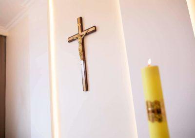 krzyż w kaplicy pogrzebowej zakładu pogrzebowego Funeral Pułtusk