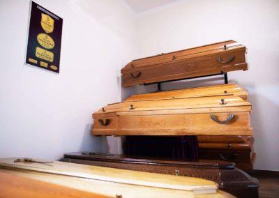 Trumny drewniane na pogrzeb dostępne w zakładzie pogrzebowym Funeral w Pułtusku